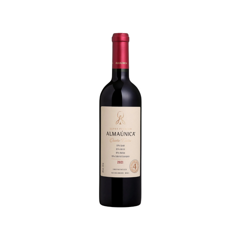 Garrafa do vinho tinto Almaúnica Super Premium Quatro Castas, com coloração profunda e aromas complexos, ideal para ocasiões especiais.