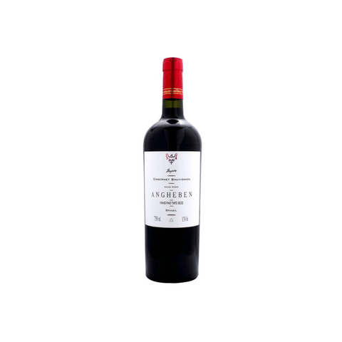 Garrafa do Angheben Cabernet Sauvignon, com coloração rubi intensa e rótulo elegante, perfeita para jantares sofisticados.