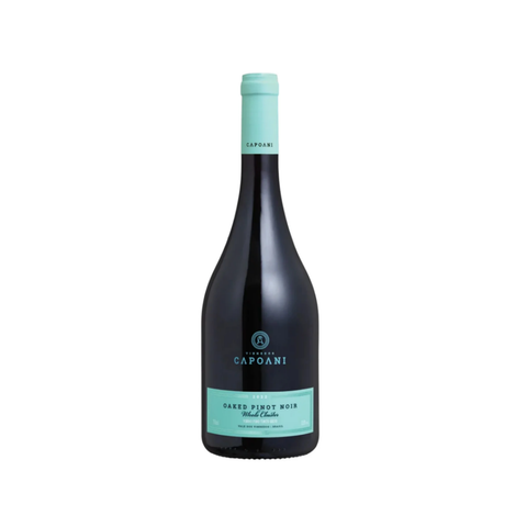 Garrafa do Capoani Oaked Pinot Noir, com coloração rubi clara e rótulo elegante, ideal para jantares sofisticados.