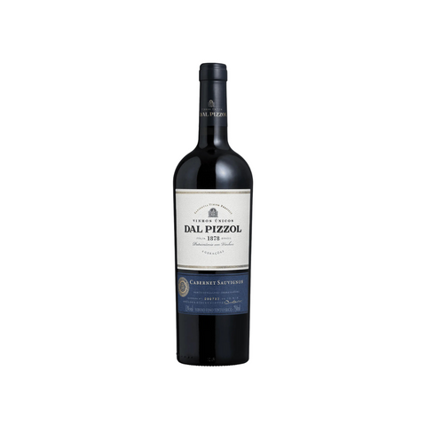 Garrafa do vinho tinto Dal Pizzol Cabernet Sauvignon, com coloração intensa e aromas profundos, ideal para pratos robustos.
