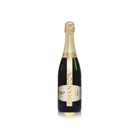 Garrafa do espumante Domaine Chandon Reserve Brut, com coloração clara e bolhas finas, ideal para momentos de celebração.