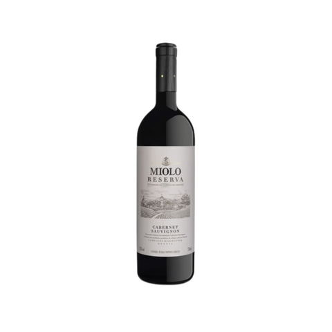 Garrafa do vinho tinto Miolo Reserva Cabernet Sauvignon, com coloração intensa e aromas complexos, ideal para jantares requintados.