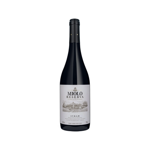 Garrafa do vinho tinto Miolo Reserva Syrah, com coloração profunda e aromas complexos, ideal para pratos robustos.
