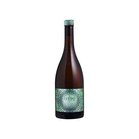 Garrafa do Otto Viognier, com coloração palha dourada e rótulo elegante, perfeita para ocasiões especiais.