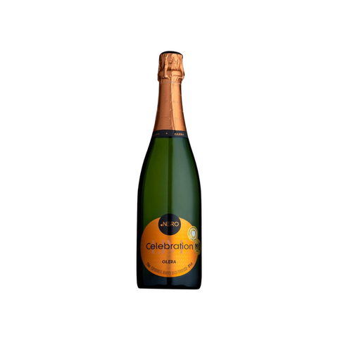 Garrafa do espumante Ponto Nero Celebration Glera, com coloração clara e bolhas finas, ideal para celebrações e momentos festivos.
