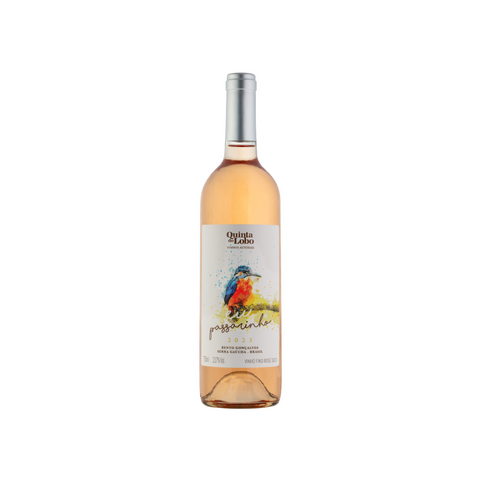 Garrafa do Quinta do Lobo Rosé Eu Passarinho, com coloração suave e rótulo atraente, ideal para dias ensolarados.