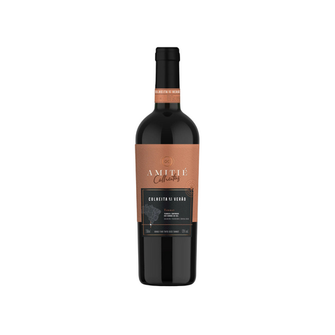 Garrafa do Amitie Colheitas de Verão Tannat, com coloração rubi e rótulo atraente, perfeita para jantares especiais.
