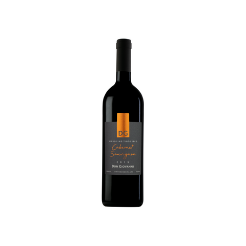 Garrafa do Don Giovanni Cabernet Sauvignon, com coloração rubi profunda e rótulo sofisticado, ideal para ocasiões especiais.