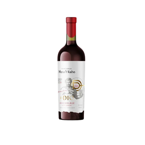 Garrafa do Mena Kaho Di Dio Gran Reserva Assemblage Sette Varietá, com coloração profunda e rótulo sofisticado, ideal para jantares especiais.