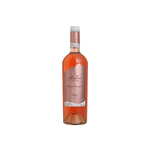 Garrafa do Peculiare Cabernet Sauvignon Rosé, com coloração rosa brilhante e rótulo delicado, perfeita para dias ensolarados.
