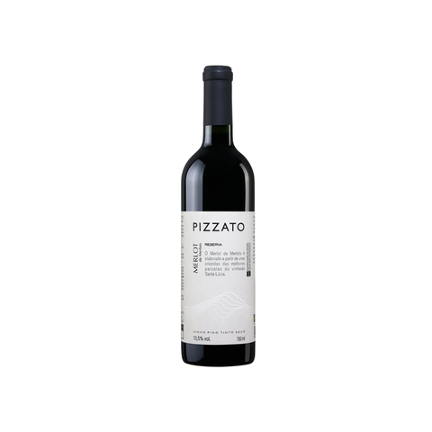 Garrafa do Pizzato Reserva Merlot, com coloração rubi profunda e rótulo sofisticado, perfeita para jantares descontraídos.